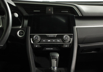 Подержанный автомобиль Honda Civic Coupe 2017 года (9 фото)