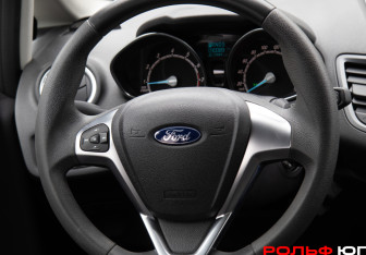 Подержанный автомобиль Ford Fiesta Sedan 2016 года (12 фото)