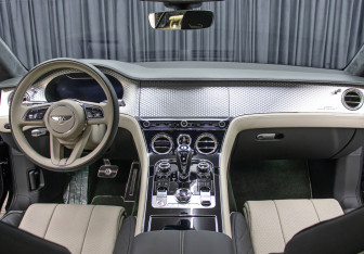 Подержанный автомобиль Bentley Continental GT Coupe 2021 года (15 фото)