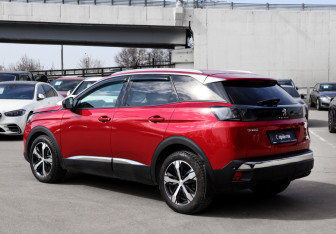 Подержанный автомобиль Peugeot 3008 2022 года (7 фото)