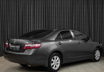 Подержанный автомобиль Toyota Camry Sedan 2011 года (4 фото)