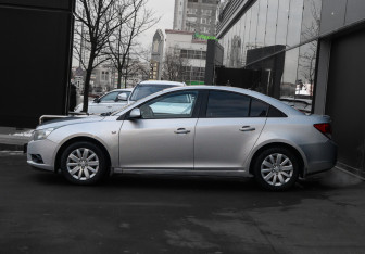 Подержанный автомобиль Chevrolet Cruze Sedan 2010 года (8 фото)