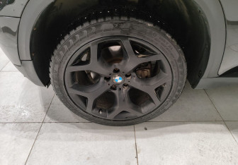 Подержанный автомобиль BMW X5 2011 года (12 фото)