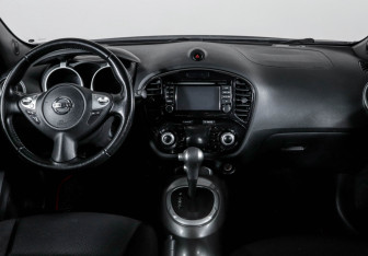 Подержанный автомобиль Nissan Juke 2013 года (12 фото)