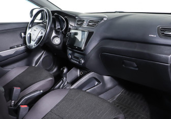 Подержанный автомобиль Kia Rio Sedan 2016 года (9 фото)