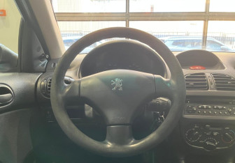 Подержанный автомобиль Peugeot 206 Sedan 2008 года (16 фото)