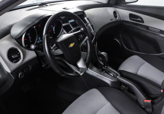 Подержанный автомобиль Chevrolet Cruze Sedan 2012 года (14 фото)