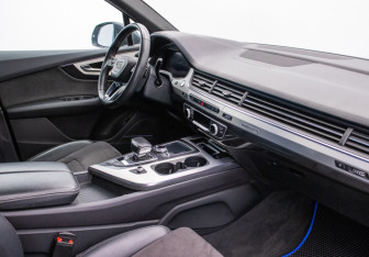 Подержанный автомобиль Audi Q7 2019 года (10 фото)