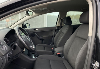 Подержанный автомобиль Volkswagen Golf Plus 2012 года (18 фото)