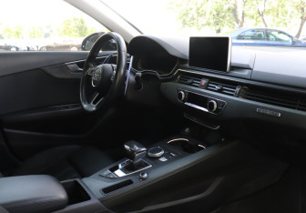 Подержанный автомобиль Audi A4 Sedan 2018 года (9 фото)