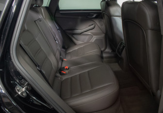 Подержанный автомобиль Porsche Macan 2019 года (5 фото)