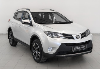 Подержанный автомобиль Toyota RAV4 2015 года (4 фото)