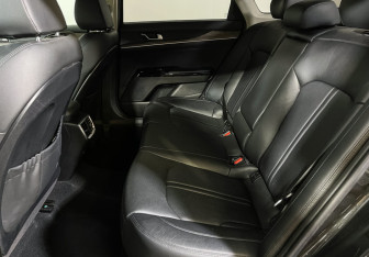 Подержанный автомобиль Kia K5 2021 года (10 фото)