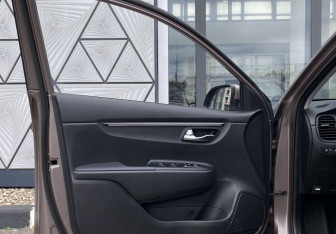 Подержанный автомобиль Kia Rio Hatchback 2019 года (19 фото)