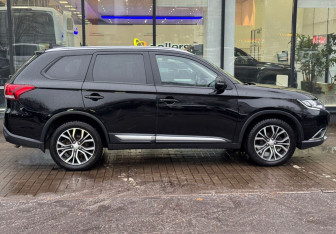 Подержанный автомобиль Mitsubishi Outlander 2018 года (4 фото)