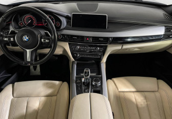 Подержанный автомобиль BMW X5 2017 года (11 фото)