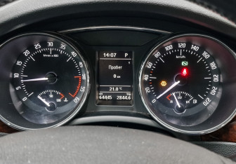 Подержанный автомобиль Skoda Superb Liftback 2012 года (16 фото)