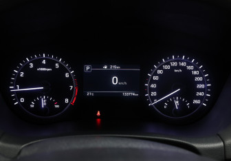 Подержанный автомобиль Genesis G80 2019 года (13 фото)