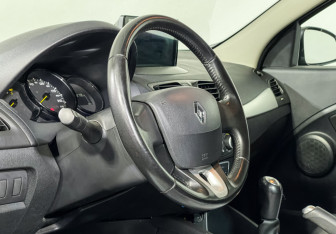 Подержанный автомобиль Renault Megane Hatchback 2012 года (13 фото)