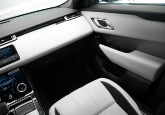 Подержанный автомобиль Land Rover Range Rover Velar 2022 года (24 фото)