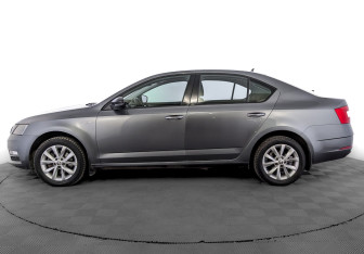 Подержанный автомобиль Skoda Octavia Liftback 2019 года (8 фото)
