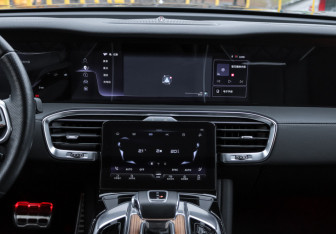 Подержанный автомобиль Hongqi E-HS9 2021 года (10 фото)