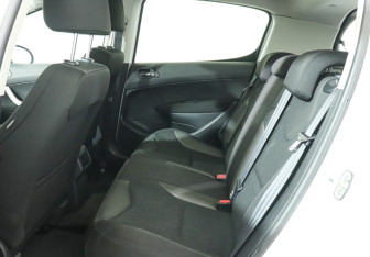 Подержанный автомобиль Peugeot 308 Hatchback 2011 года (10 фото)