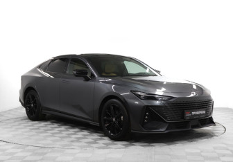 Подержанный автомобиль Changan UNI-V 2023 года (3 фото)