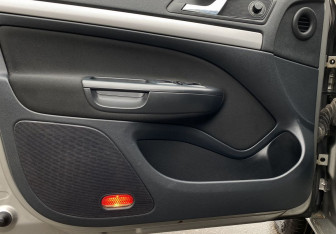 Подержанный автомобиль Skoda Octavia Liftback 2013 года (11 фото)