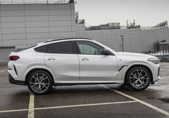 Подержанный автомобиль BMW X6 2020 года (4 фото)