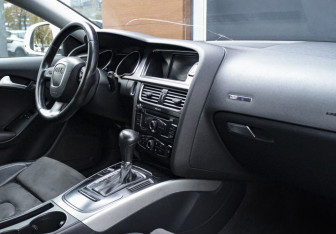 Подержанный автомобиль Audi A5 Coupe 2009 года (11 фото)