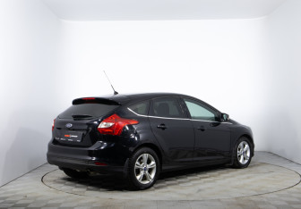 Подержанный автомобиль Ford Focus Hatchback 2013 года (5 фото)