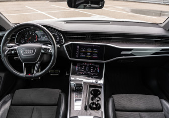 Подержанный автомобиль Audi A7 2018 года (16 фото)