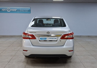 Подержанный автомобиль Nissan Sentra Sedan 2014 года (6 фото)