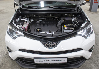Подержанный автомобиль Toyota RAV4 2016 года (9 фото)