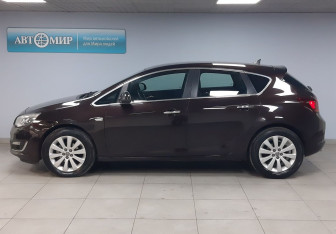 Подержанный автомобиль Opel Astra Hatchback 2013 года (8 фото)