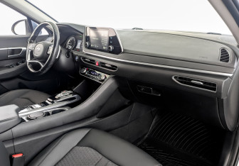 Подержанный автомобиль Hyundai Sonata 2020 года (11 фото)