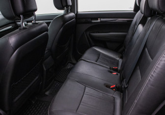 Подержанный автомобиль Kia Sorento 2011 года (11 фото)