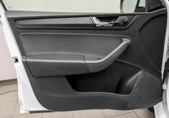 Подержанный автомобиль Skoda Rapid Liftback 2021 года (20 фото)