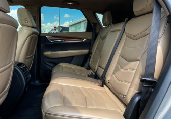 Подержанный автомобиль Cadillac XT5 2018 года (10 фото)