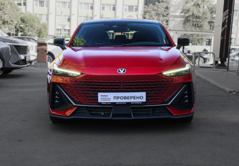 Подержанный автомобиль Changan UNI-V 2023 года (2 фото)