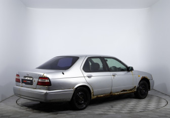 Подержанный автомобиль Nissan Bluebird Sedan 1999 года (4 фото)