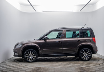 Подержанный автомобиль Skoda Yeti 2017 года (8 фото)