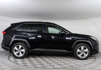 Подержанный автомобиль Toyota RAV4 2020 года (4 фото)