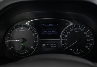 Подержанный автомобиль Nissan Pathfinder 2015 года (13 фото)