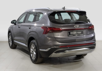 Подержанный автомобиль Hyundai Santa Fe 2022 года (7 фото)