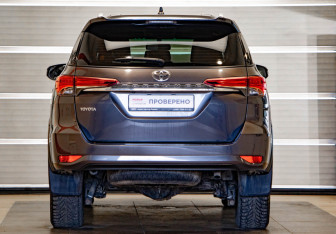 Подержанный автомобиль Toyota Fortuner 2021 года (5 фото)
