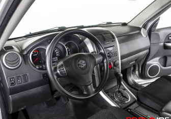 Подержанный автомобиль Suzuki Grand Vitara 2008 года (17 фото)
