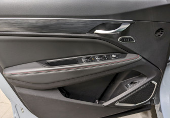 Подержанный автомобиль Geely Tugella 2022 года (11 фото)