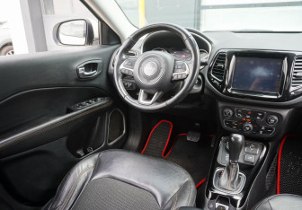 Подержанный автомобиль Jeep Compass 2018 года (13 фото)